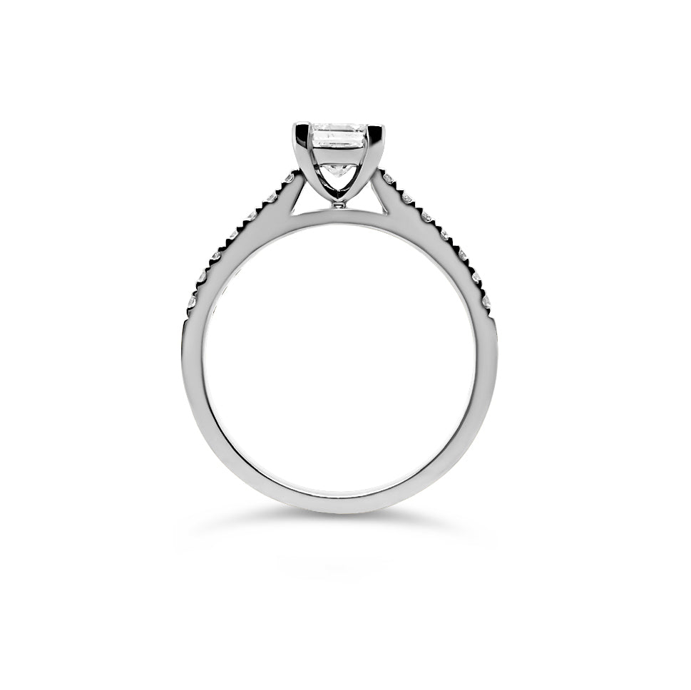 18ct White Gold 0.71ct TW Pear Cut Natural Diamond Ring