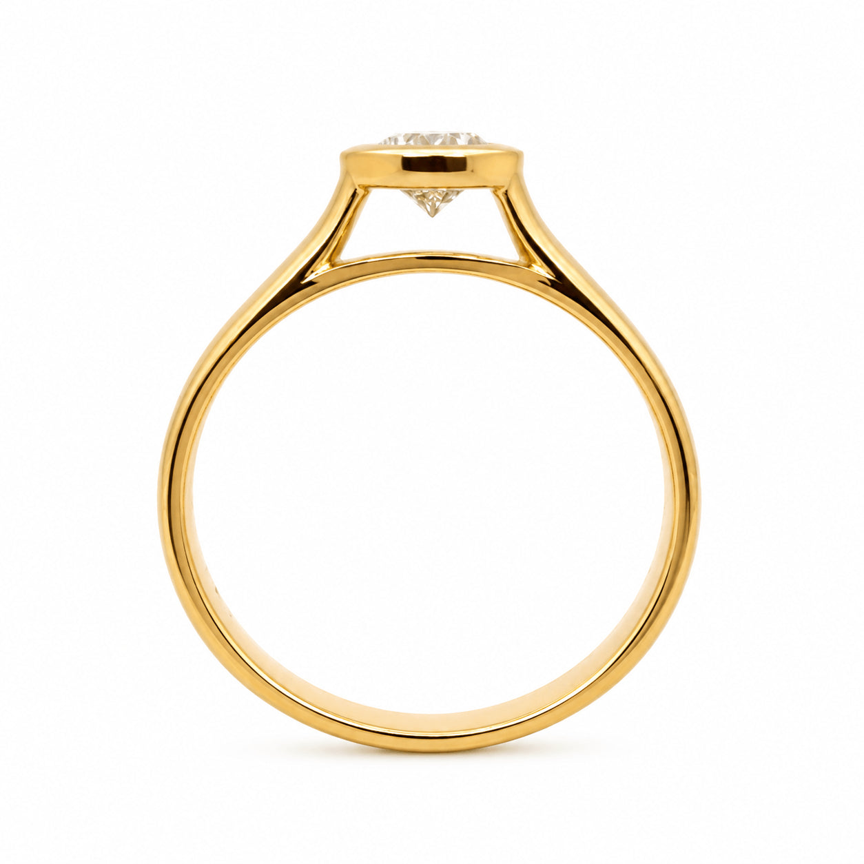 18ct Yellow Gold 0.70ct Pear Cut GIA Certified Natural Diamond Solitaire Ring